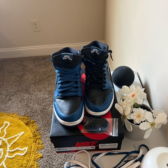 Air Jordan 1 Retro High OG Dark Marina Blue. Youth size 7 - Picture 2 of 5